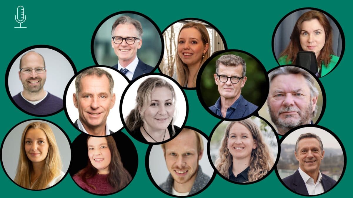 En gruppe mennesker i en sirkel med grønn bakgrunn.