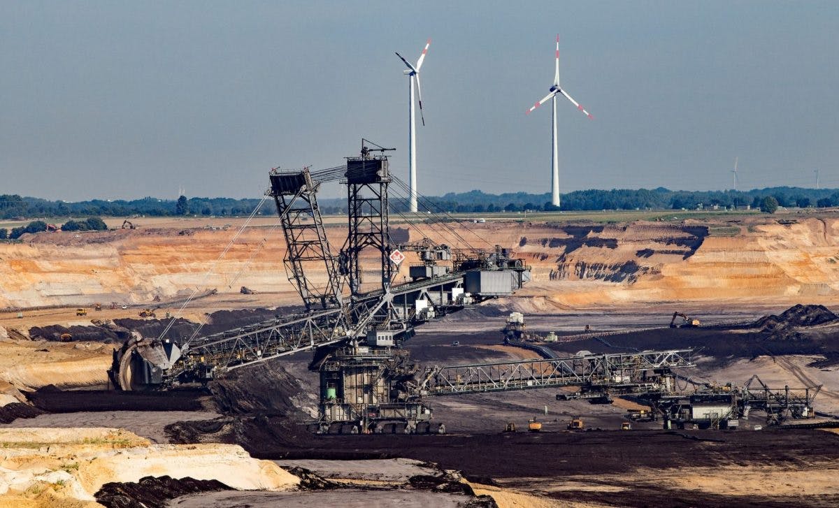 Tyske RWE vil bli karbonnøytrale i 2040, og møter samtidig lokal motstand mot utvidelse av kullgruven Garzweiler.