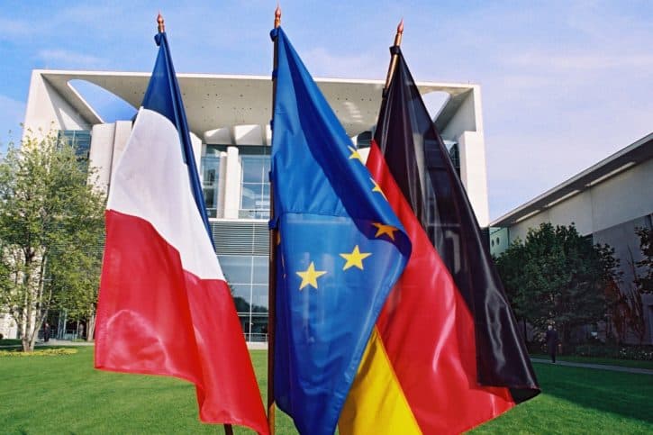 deutsche-und-franzoesische-fahnen-data_