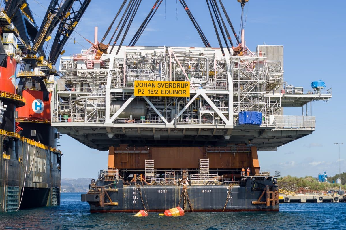 Credit – Jan Arne Wold & Øyvind Gravås – Copyright – Equinor – MSF for Johan Sverdrup P2-platform mating – 3706126