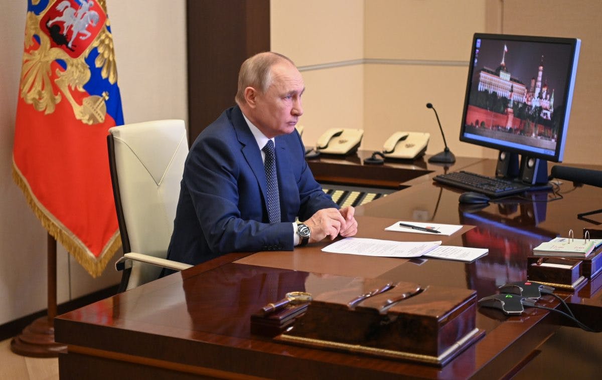 Vladimir Putin ved skrivebord