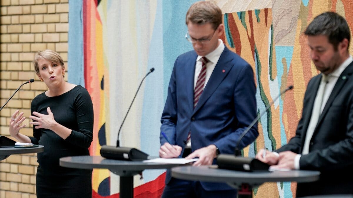 Kaski, Knutsen og Pollestad har pressekonferanse i Vandrehallen på Stortinget
