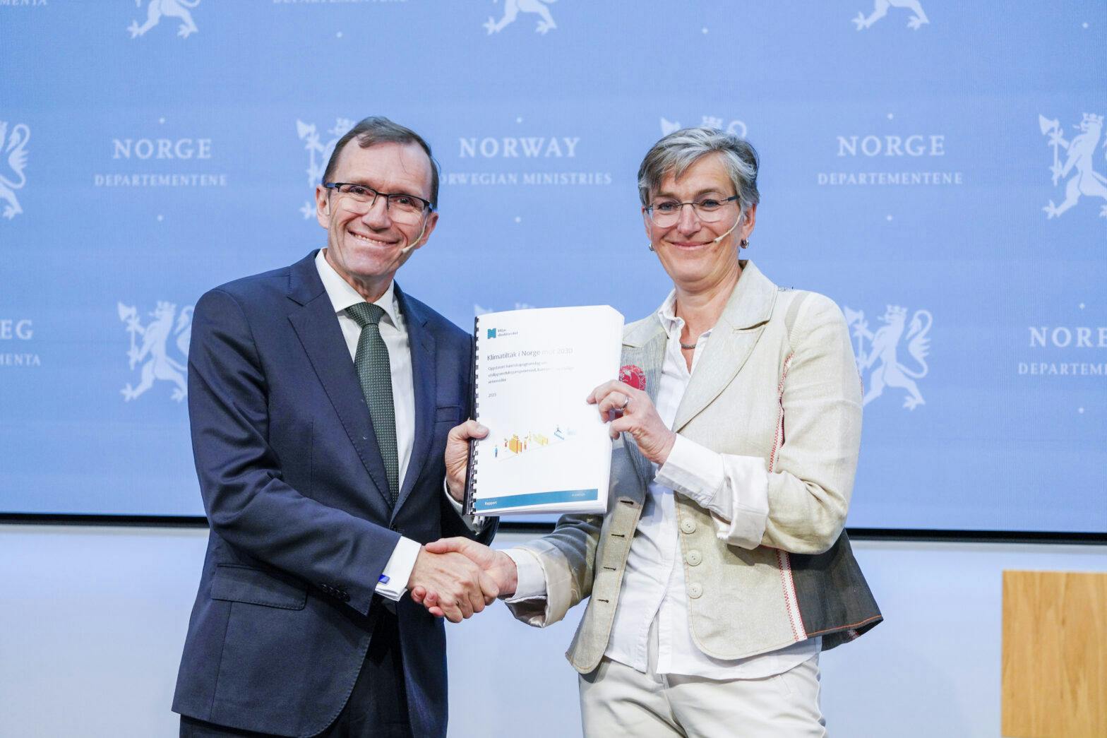 Klima- og miljøminister mottar rapport om klimatiltak i Norge mot 2030