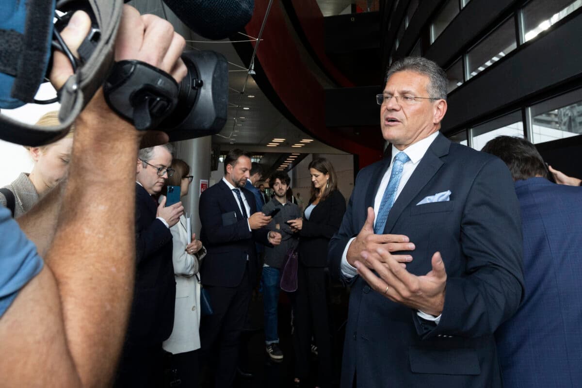 EP-156389B_Hearing_Sefcovic_Presspoint