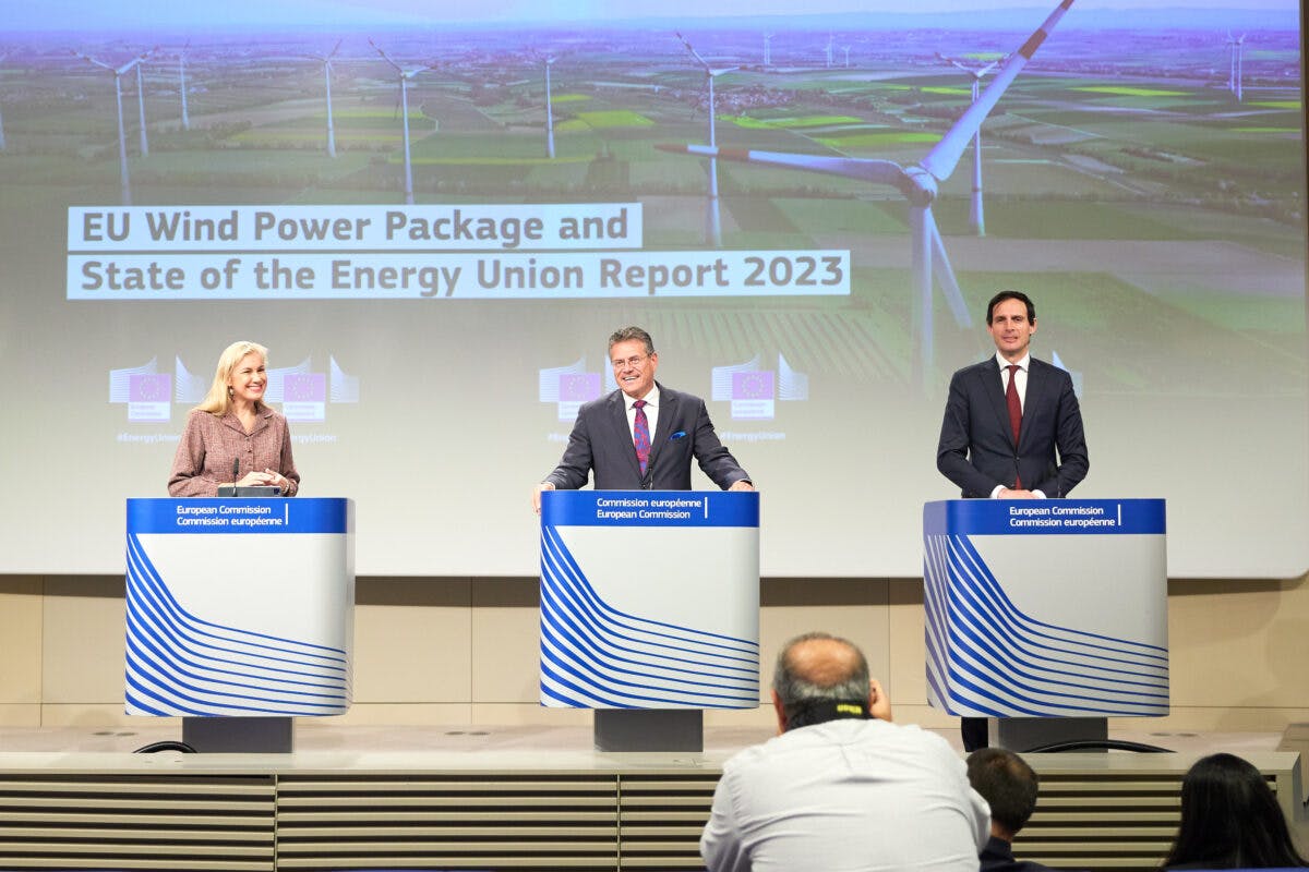 Conclusions de la réunion hebdomadaire de la Commission de Maroš Šefcovic, vice-président exécutif de la Commission européenne, Kadri Simson, et Wopke Hoekstra, commissaires européens, sur le paquet européen sur l’énergie éolienne et sur le rapport 2023 sur l’état de l’union de l’énergie