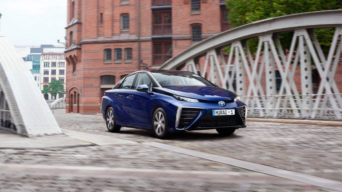 Mirai er Toyotas første hydrogenbil. (foto: Toyota).