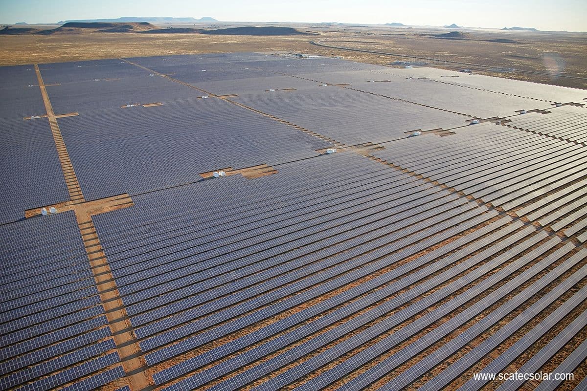Solcelleanlegg på 75 MW i Kalkbult, Sør-Afrika, åpnet i nov. 2013. Drives av Scatec Solar og lokale partnere. (foto: Scatec Solar).