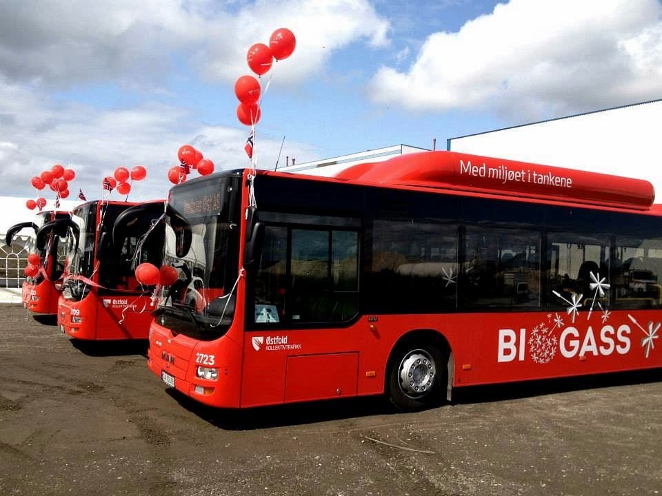 Busser går på biogass i Østfold - fra en markering i 2013 (foto: Østfold fylkeskommune).