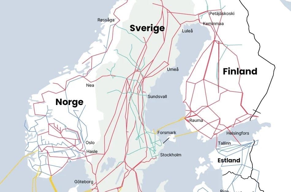 Kart som viser fargede strømoverføringsnettverk i Norge, Sverige, Finland og Estland.