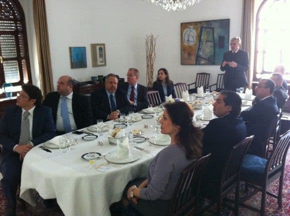 Fra Scatecs solenergi-foredrag under lunsj i regi av ambassadør Petter Ølberg 7. mars.