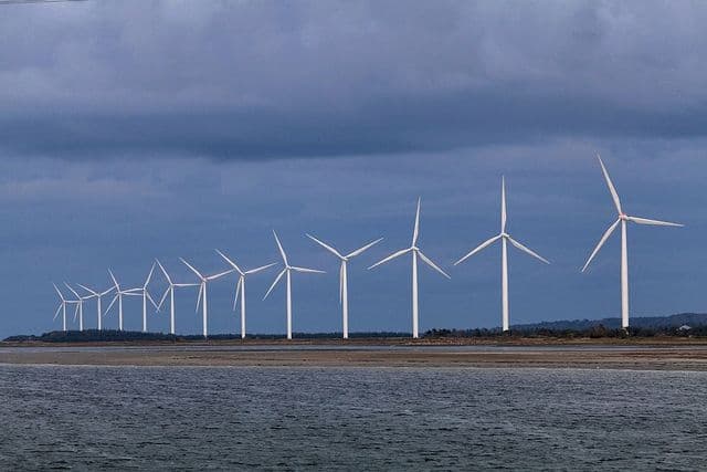 Kutter støtte: Danmarks regjering vil ikke ha flere kystnære vindmøller. Dette bildet er fra Aggersund på Jylland. (Foto: News Øresund - Johan Wessman)