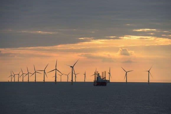 Over 1000 vindmøller har blitt installert utanfor kysten av England, Wales og Skottland sidan 2000. 88 av desse utgjer vindparken Sheringham Shoal. Foto: http://www.scira.co.uk