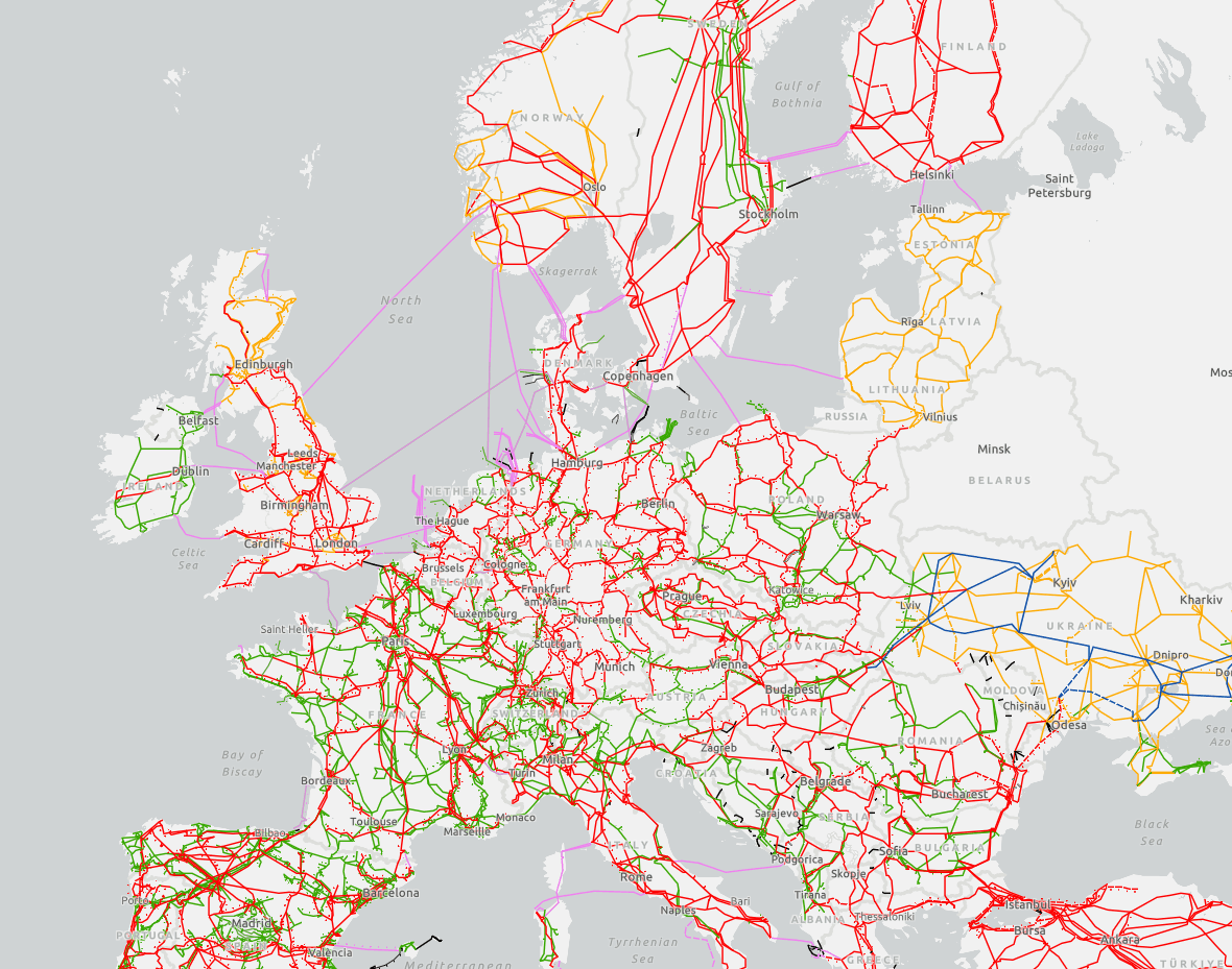 Kart over Europa med tette, flerfargede linjer som danner ulike nettverk.