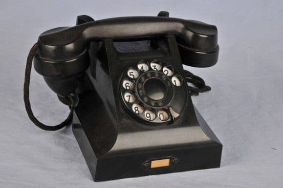 Bordtelefon fra Elektrisk Bureau, ca. 1932 (foto: Berger Museum, CC: by-sa)