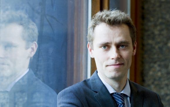 Ola Borten Moe rydder skrivebordet og reiser hjem til Trøndelag. (Foto: Olje- og energidepartementet, Håkon Smith-Isaksen)