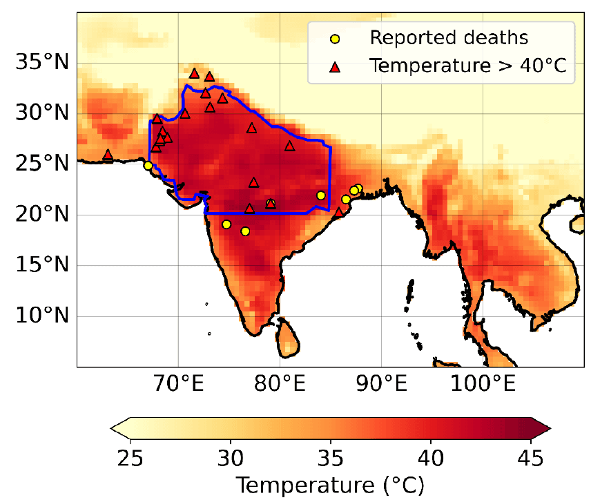 Kart over India og omkringliggende regioner som viser temperaturer fra 25–45 °C, med røde trekanter som markerer steder over 40 °C og gule sirkler som viser rapporterte dødsfall.