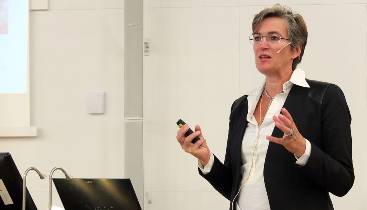 Miljødirektør Ellen Hambro innleder klimafrokosten.