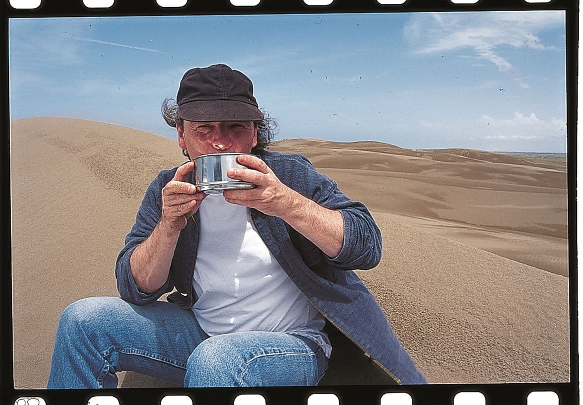 Terje Tvedt i ørkenen i Oman (foto: Anders Leines)