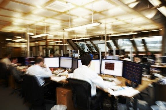 Oljefondets aksjehandlere i arbeid (foto: Norges Bank. CC: by-nd)