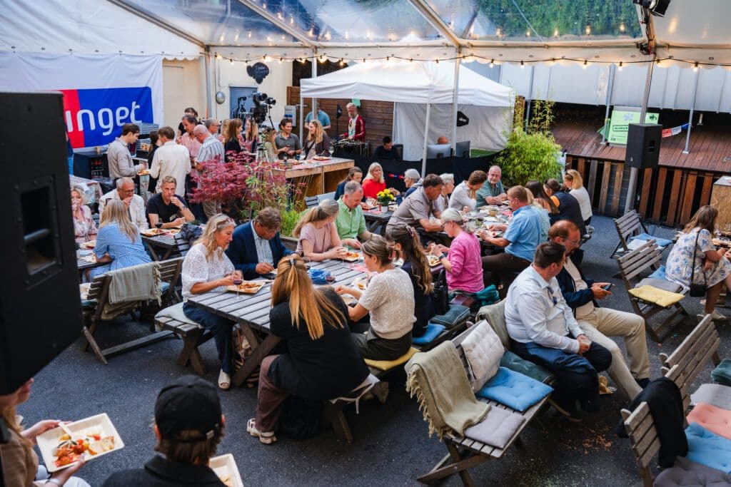 Medlemmer og Partnere under lunsjpausen