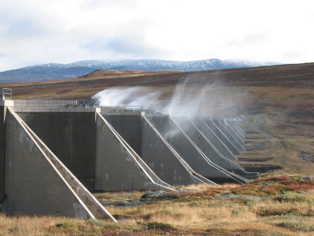 Klimakobling: Stortinget må lete etter tiltak som kobler klima og verdiskaping også på andre områder enn vannkraften. Bildet er fra Stolsvatnet dam (foto: E-CO Energi)