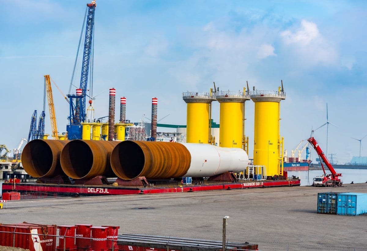 Havvindturbiner i en havn